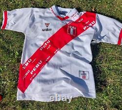 Peru 1999 soccer home shirt Walon size adult small original (not a repro)